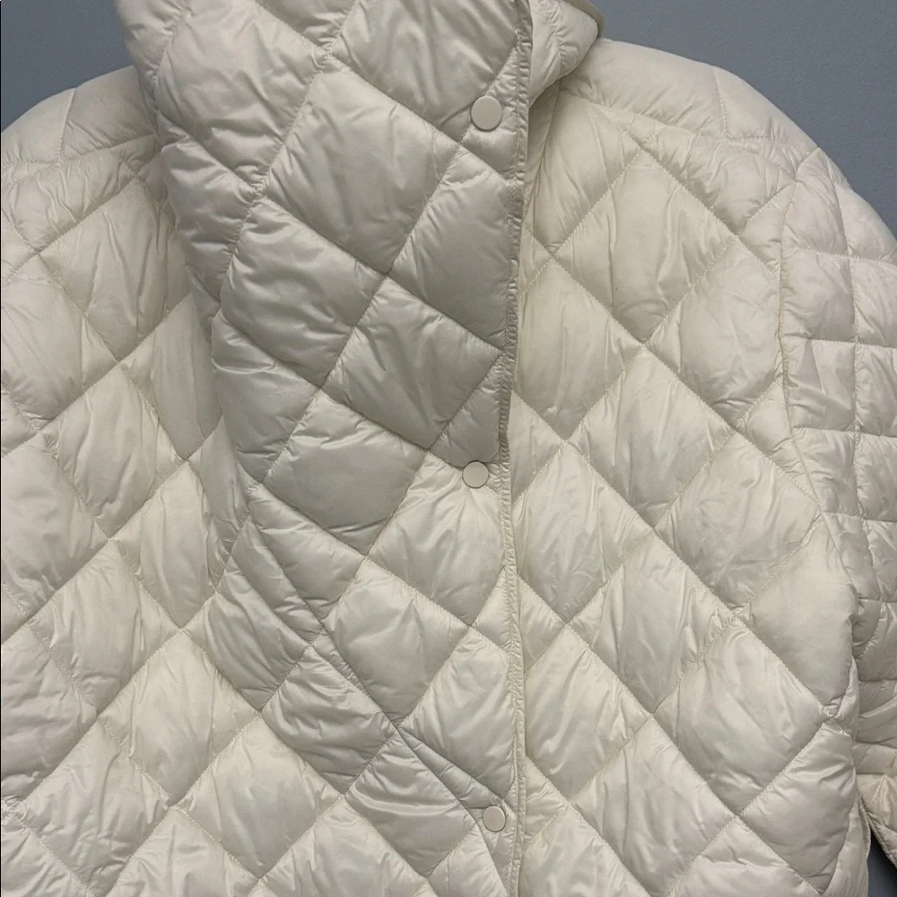 ATHLETA Women’s White Quilted Puffer Jacket size LARGE vguc shawl lightweight - Picture 6 of 11